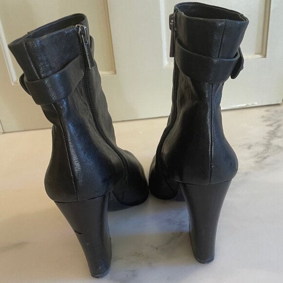 Vince Camuto Bootie in Black Leather, Size 10 - Picture 3 of 5